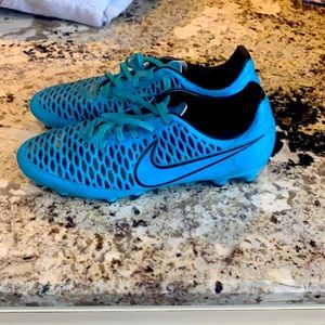 Women size 8 soccer cleats